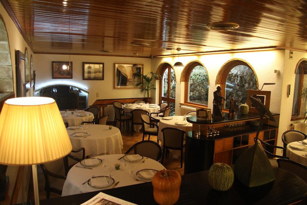 Hôtel Fonda Sala à Olost Extérieur photo